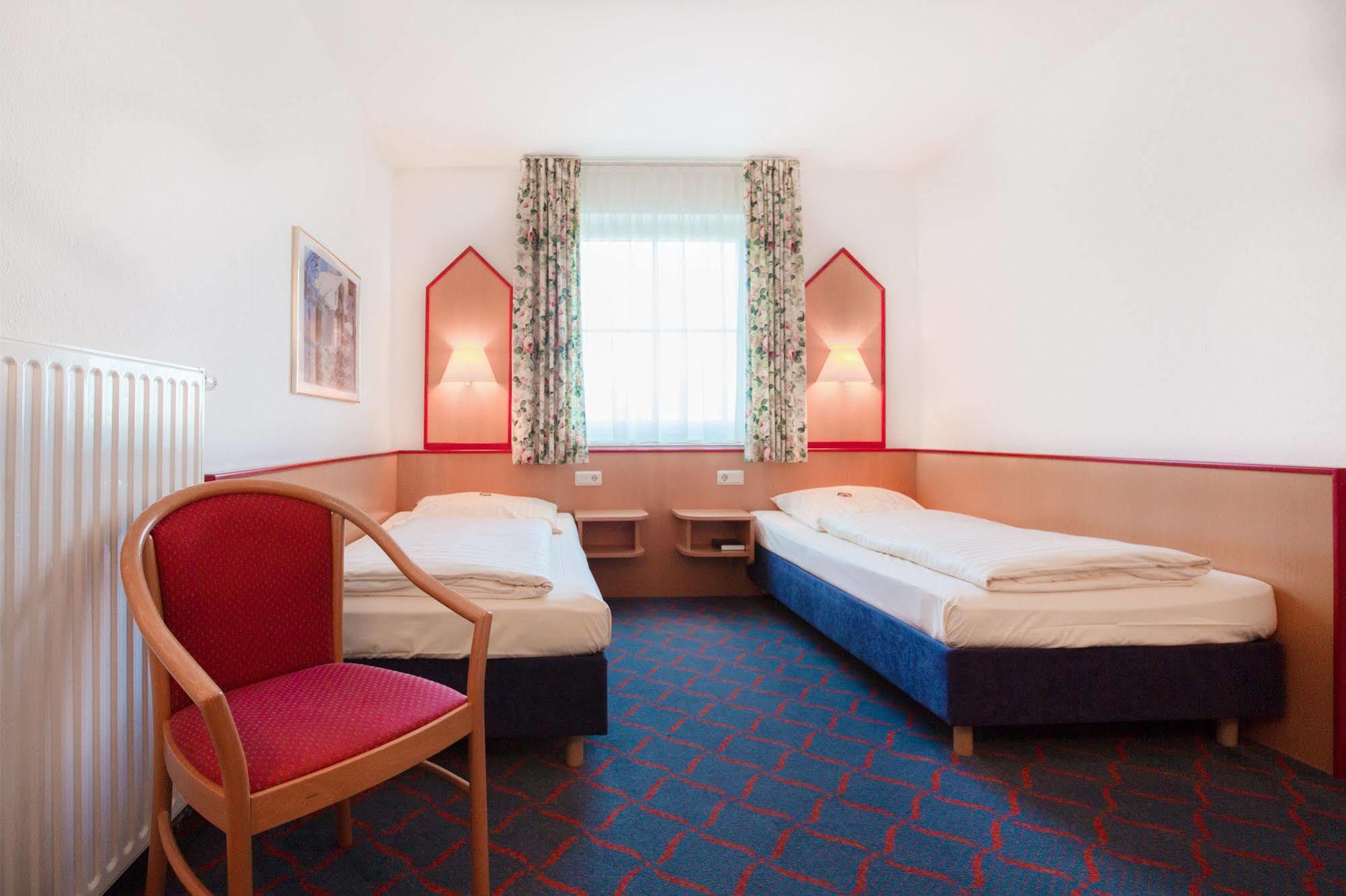 Hotel Montana Лауэнау Экстерьер фото