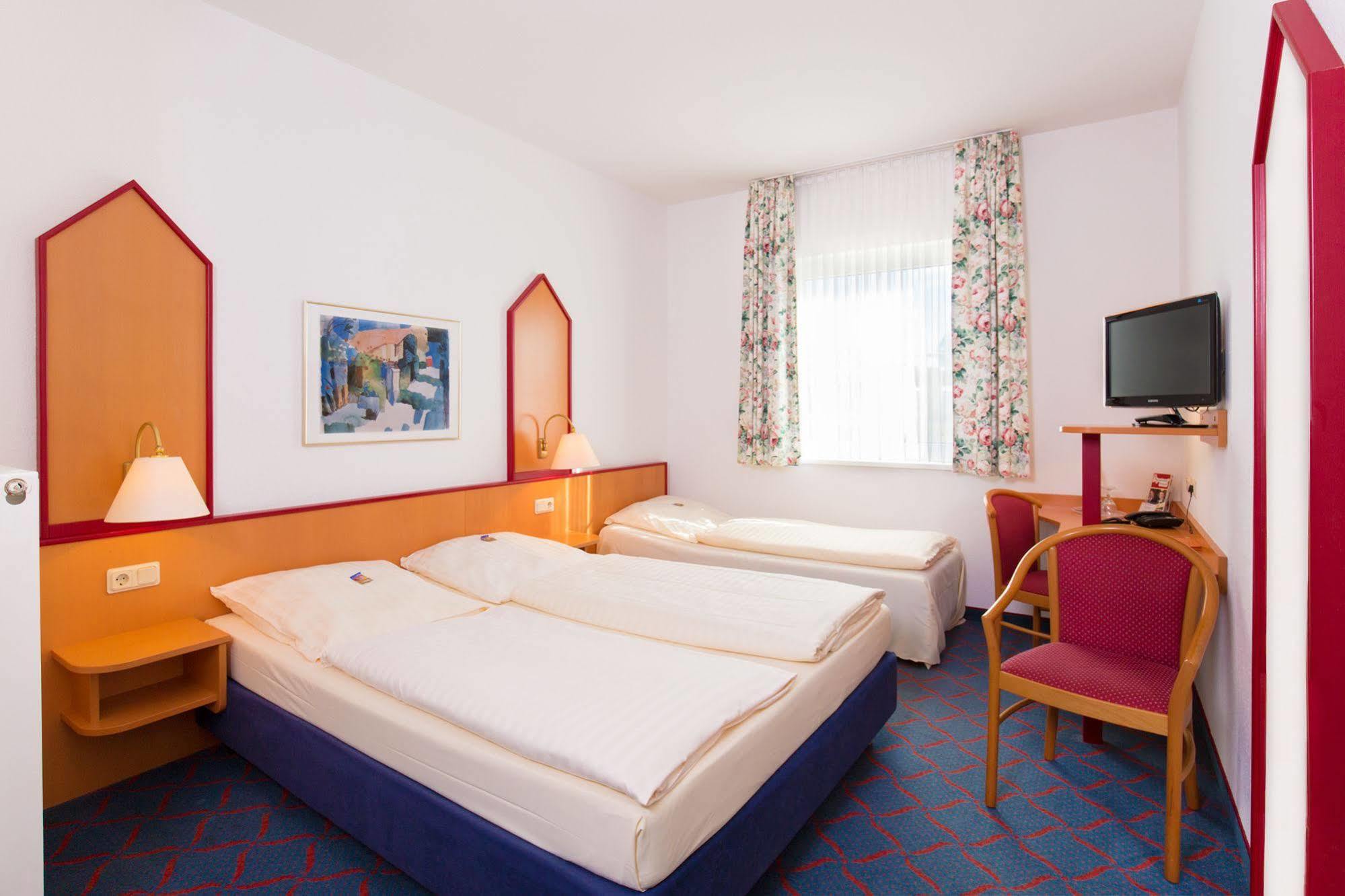 Hotel Montana Лауэнау Экстерьер фото